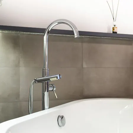 Clementi 18 Penzion 4*