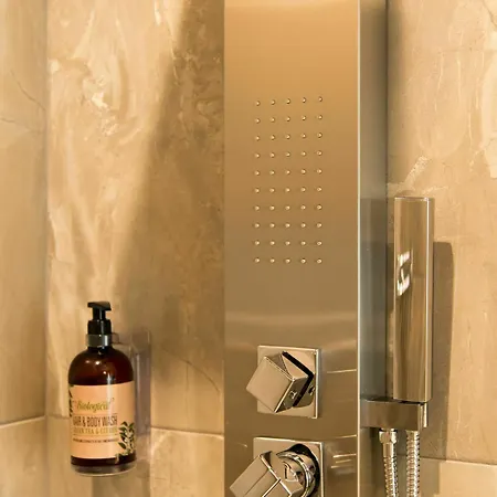 Clementi 18 Penzion 4*