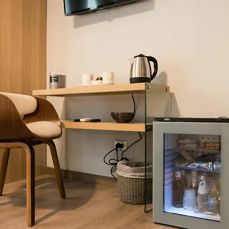 Clementi 18 ゲストハウス 4*