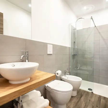 Konukevi Clementi 18 4*