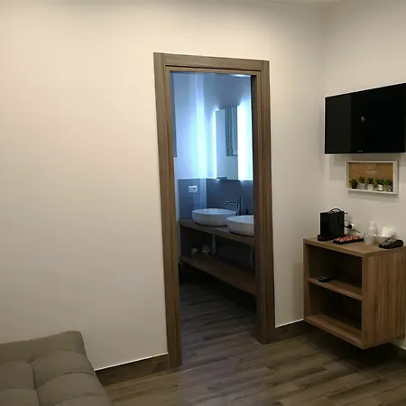 Konukevi Clementi 18